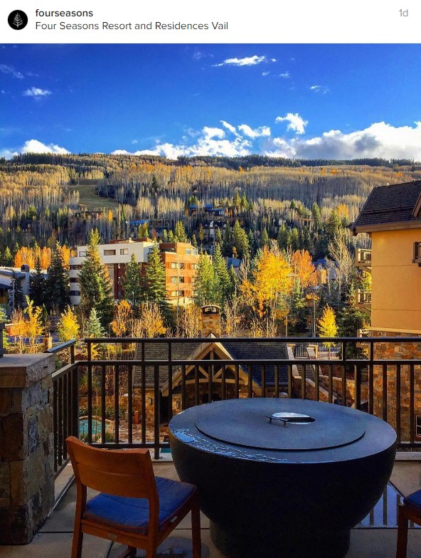 Klicken Sie hier für Instagram-Fotos vom Four Seasons Resort and Residences Vail / Resort-Balkon mit Aussicht auf die Herbst-Landschaft