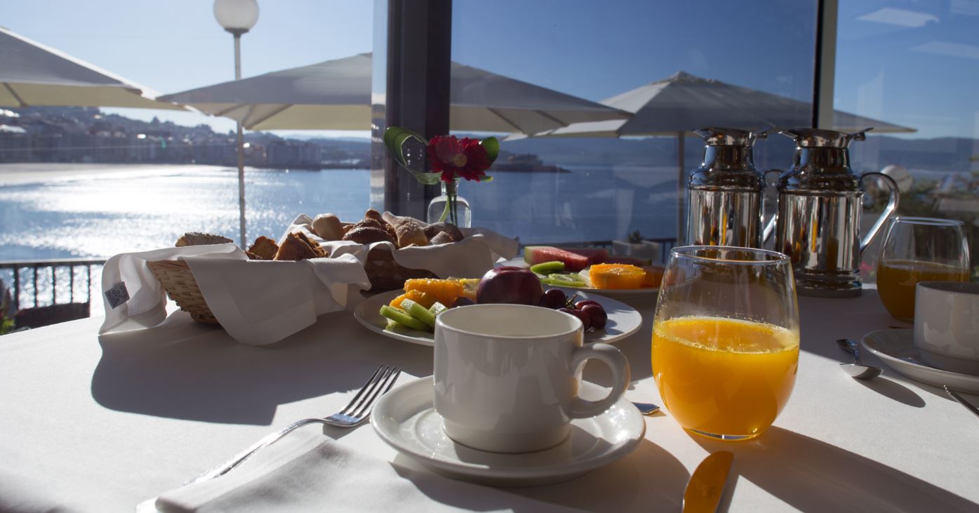 desayuno vistas al mar