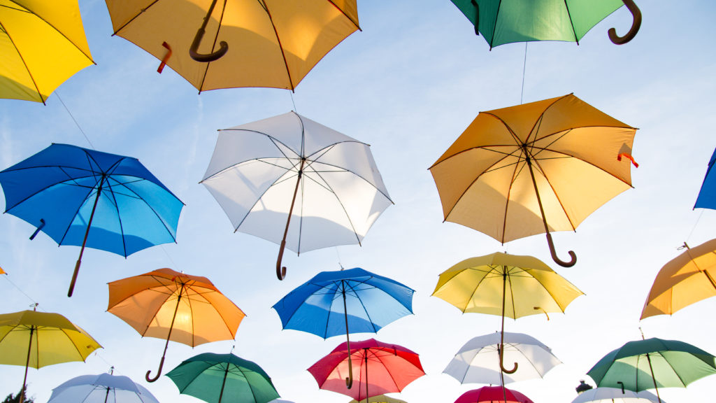 Des parapluies d’une multitude de couleurs
