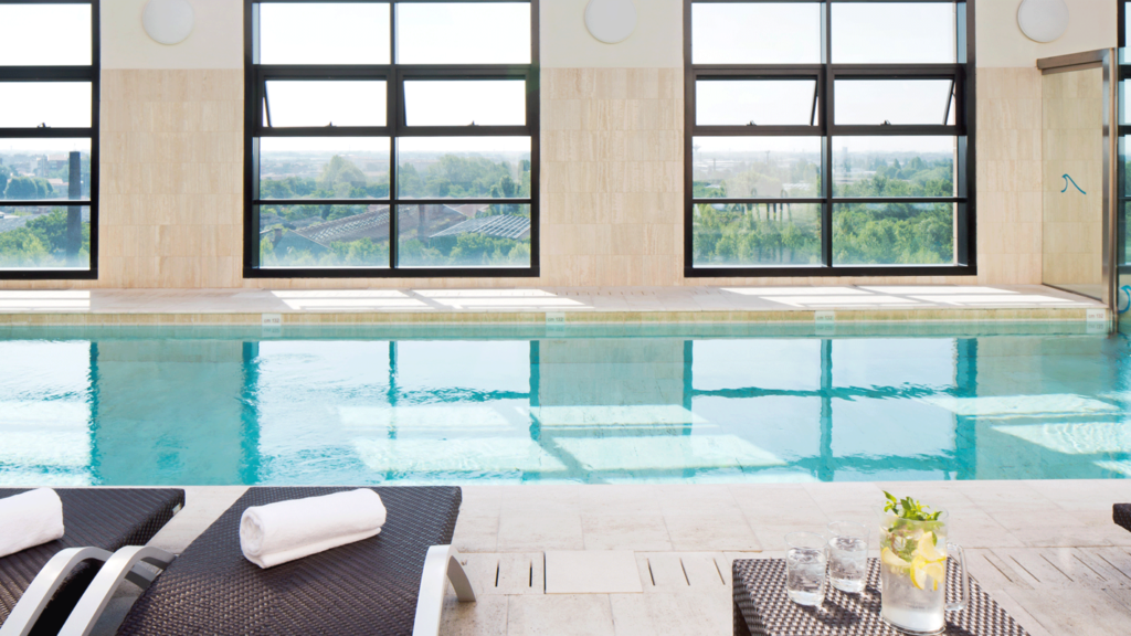La piscina dello Starthotels Grand Milan